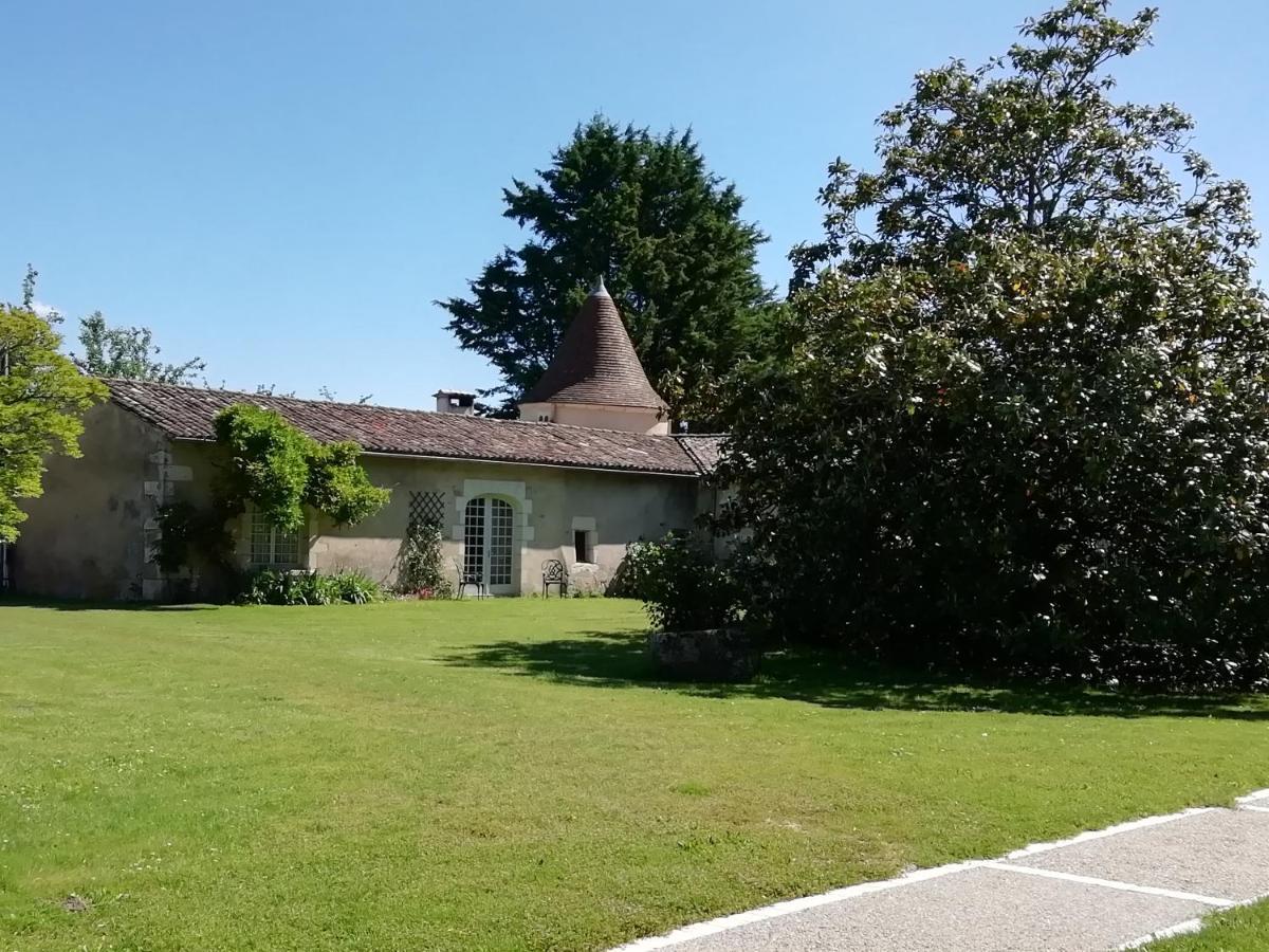 Chateau Des Salles Saint-Fort-sur-Gironde Luaran gambar