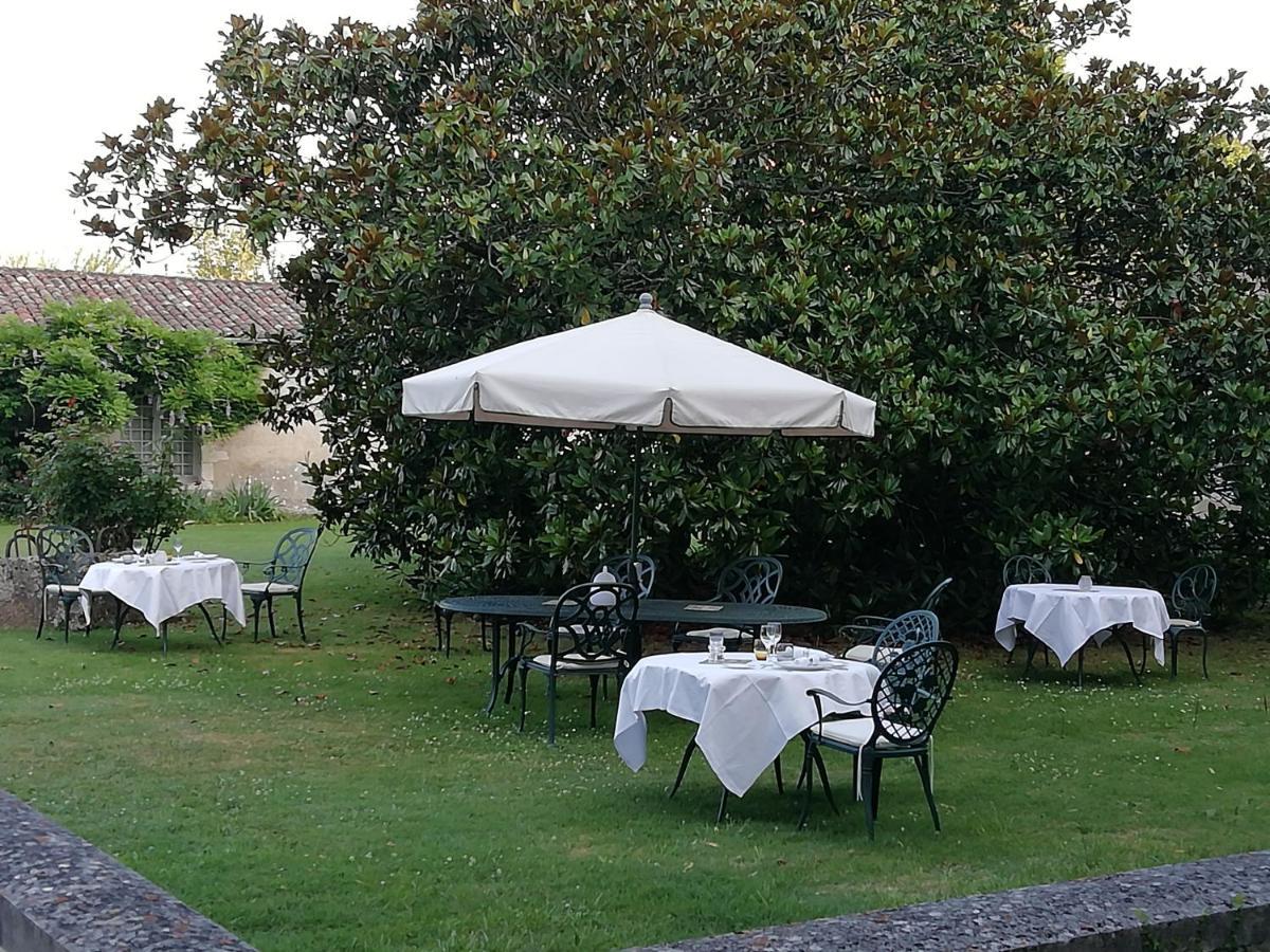 Chateau Des Salles Saint-Fort-sur-Gironde Luaran gambar