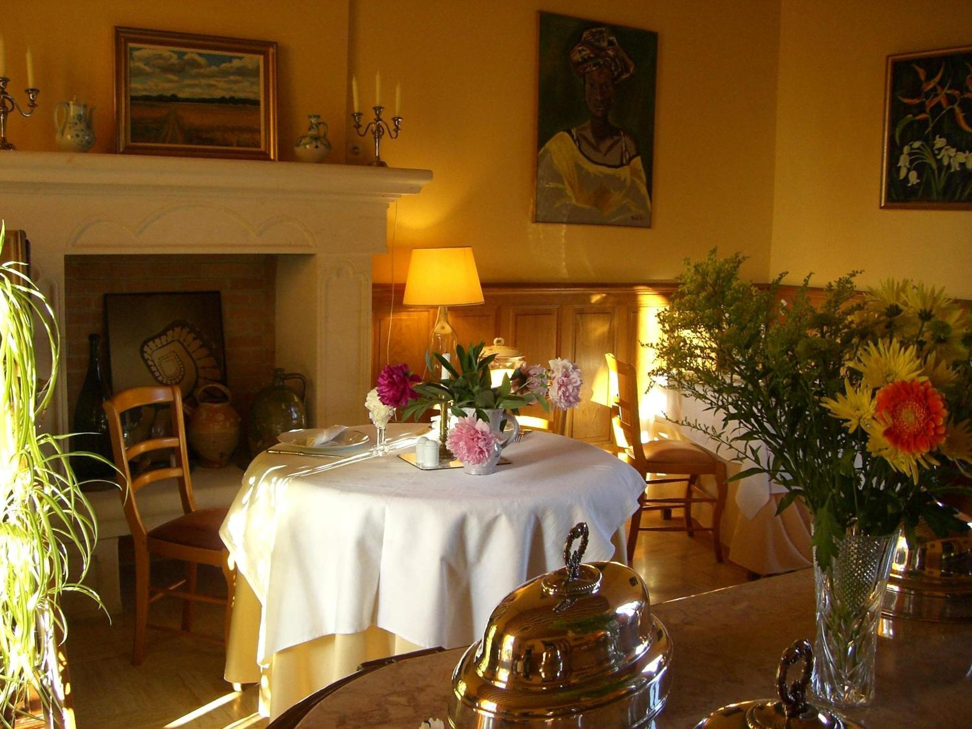 Chateau Des Salles Saint-Fort-sur-Gironde Luaran gambar