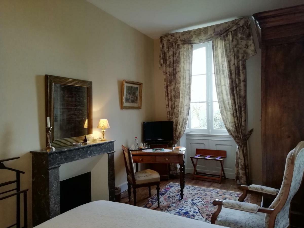 Chateau Des Salles Saint-Fort-sur-Gironde Luaran gambar